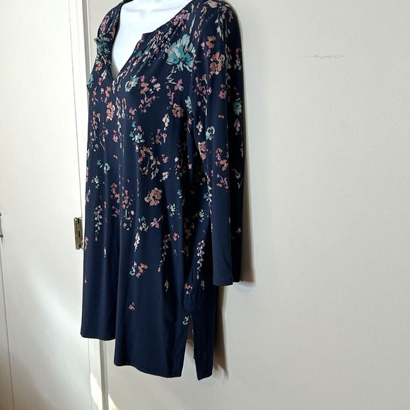 J Jill Wearever Collection Floral Tunic Size M Blue Flowers Longline Stretch - Picture 3 of 6
